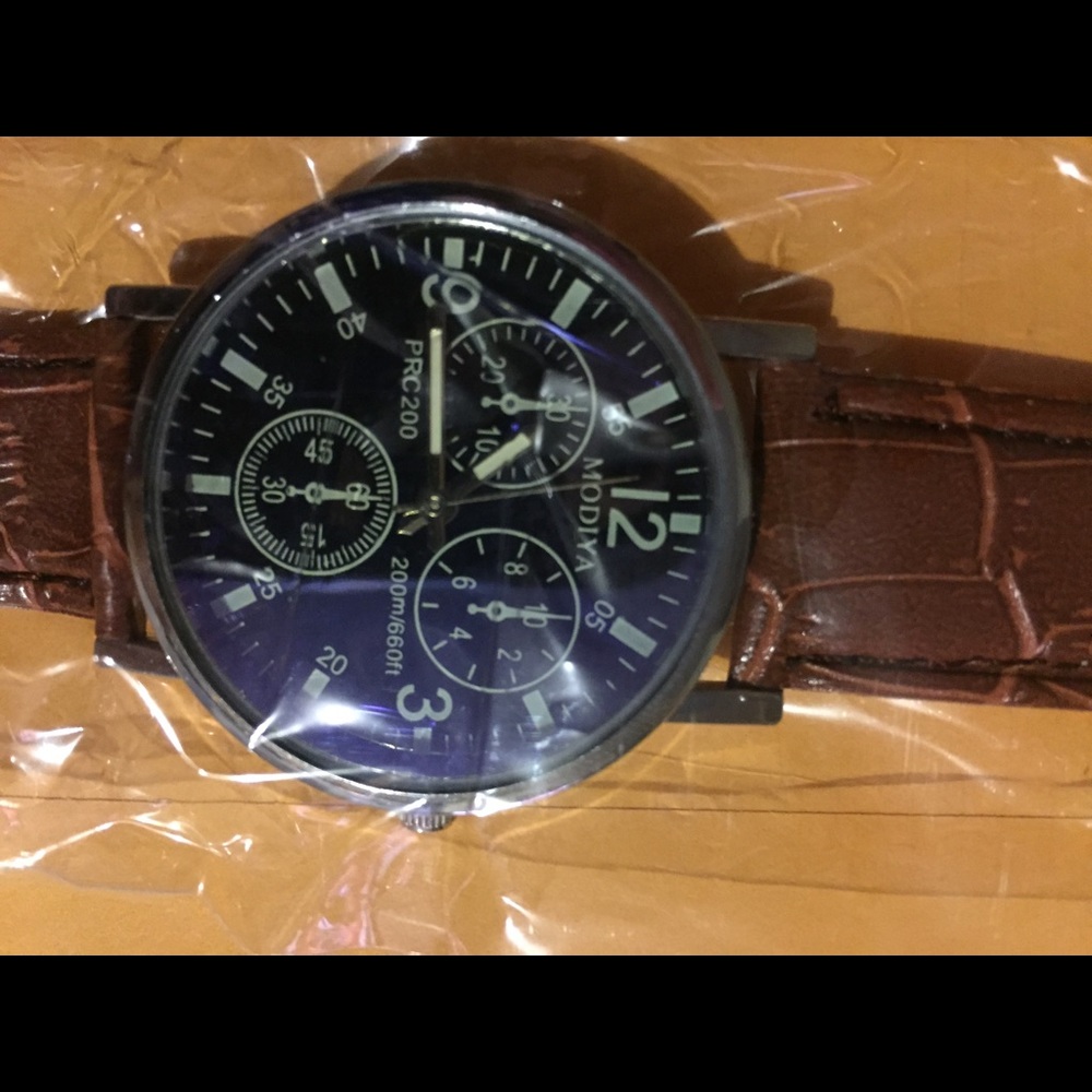 Watch - Picture 2 of 4